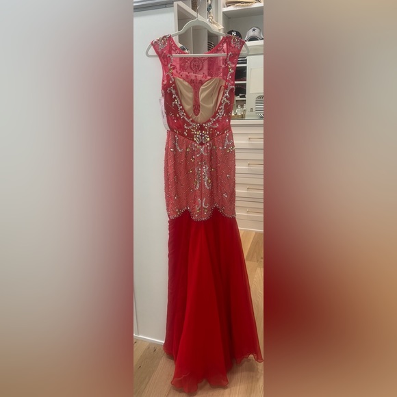 Formal red dress - Picture 2 of 8